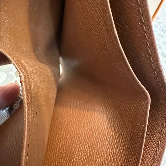 SOLD OUT Louis Vuitton Monogram 10 mans wallet this is 9/10 Authentic Lv wallet. - Picture 6 of 12